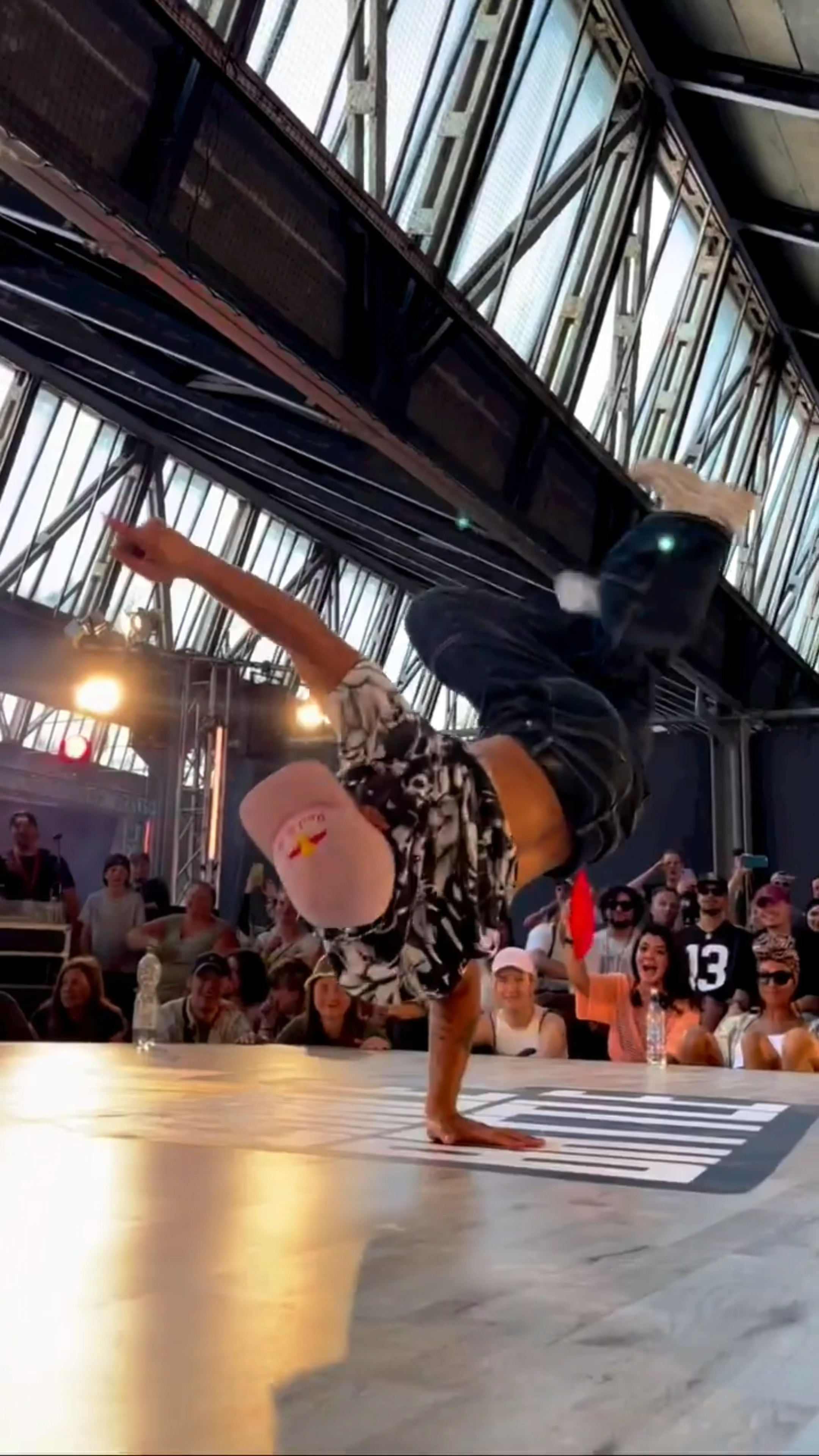 包含Uzi重返赛场，比赛局势复杂首场状态出色，利物浦观众沸腾！的词条-开云体育官网